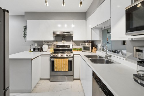 Th28-2590 Panorama Drive, Coquitlam, BC 