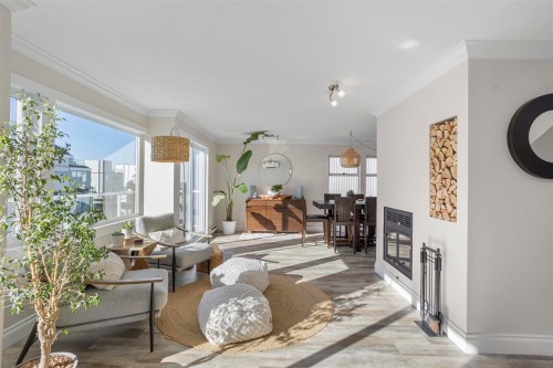 10-3459 River Road, Delta, BC - Indoor Photo Showing Living Room