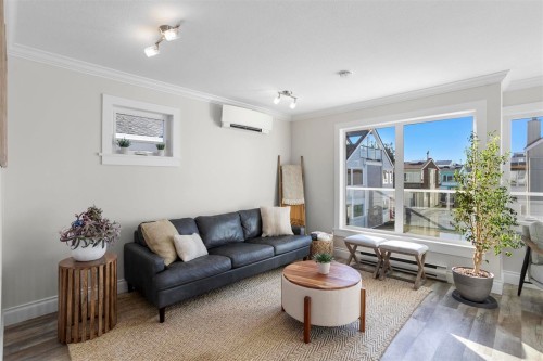 10-3459 River Road, Delta, BC - Indoor Photo Showing Living Room