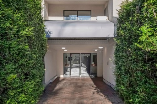 105-975 Broadway E, Vancouver, BC 