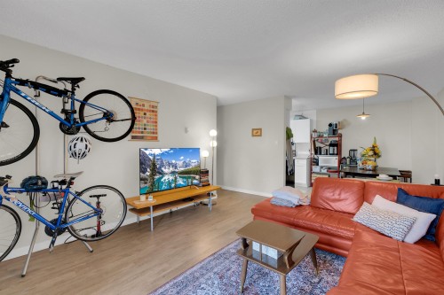 105-975 Broadway E, Vancouver, BC 