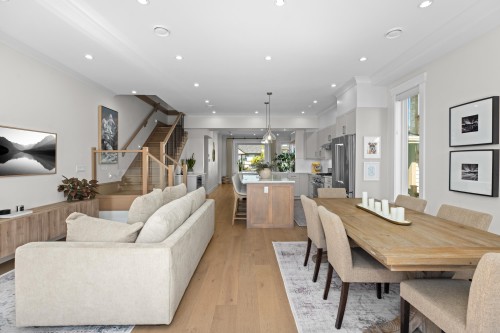 215 22Nd Street E, North Vancouver, BC 