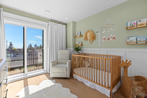 215 22Nd Street E, North Vancouver, BC 