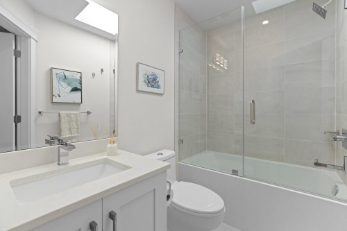 215 22Nd Street E, North Vancouver, BC 