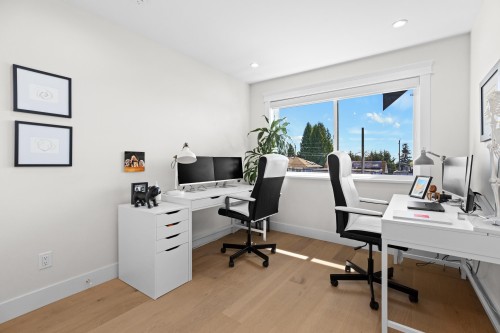 215 22Nd Street E, North Vancouver, BC 