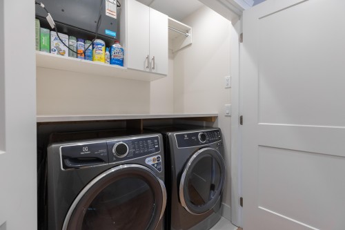 215 22Nd Street E, North Vancouver, BC 