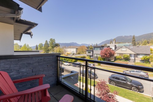 215 22Nd Street E, North Vancouver, BC 