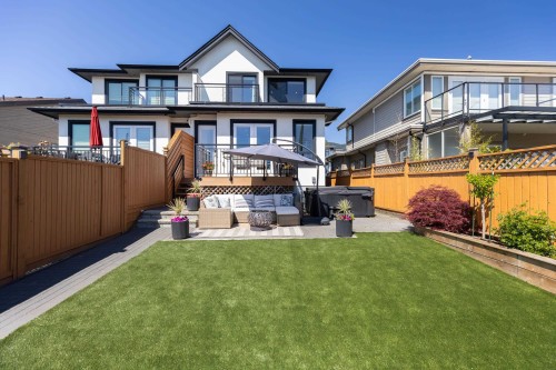 215 22Nd Street E, North Vancouver, BC 