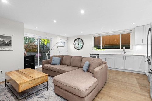 215 22Nd Street E, North Vancouver, BC 