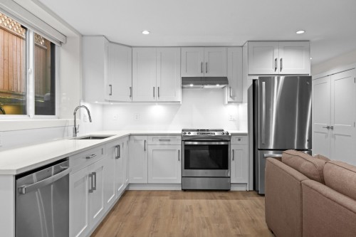 215 22Nd Street E, North Vancouver, BC 