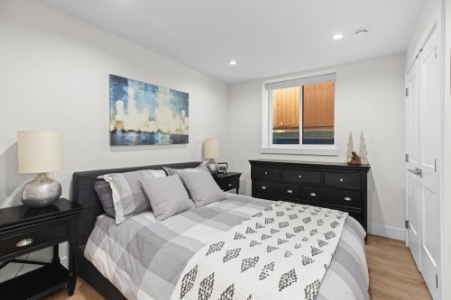 215 22Nd Street E, North Vancouver, BC 