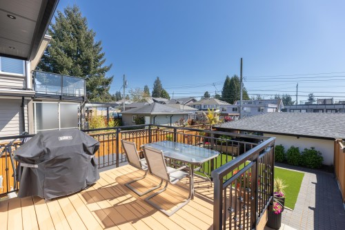 215 22Nd Street E, North Vancouver, BC 