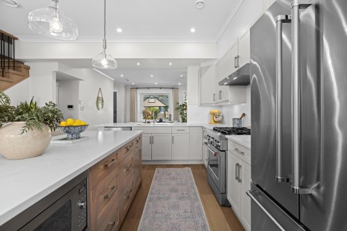 215 22Nd Street E, North Vancouver, BC 