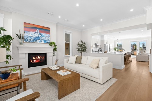 215 22Nd Street E, North Vancouver, BC 