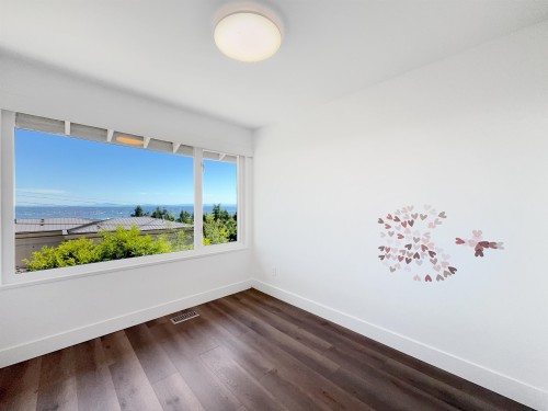 1040 Crestline Road, West Vancouver, BC 