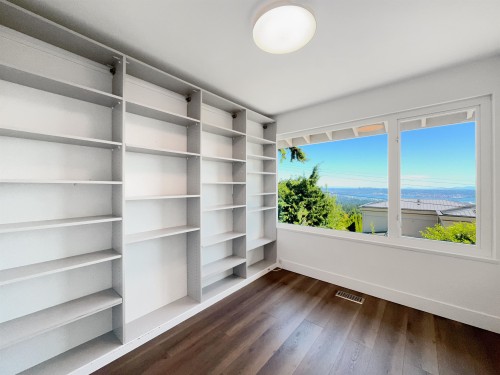1040 Crestline Road, West Vancouver, BC 