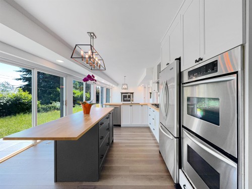 1040 Crestline Road, West Vancouver, BC 