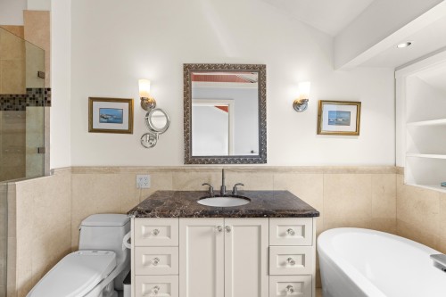 2370 Queens Avenue, West Vancouver, BC 