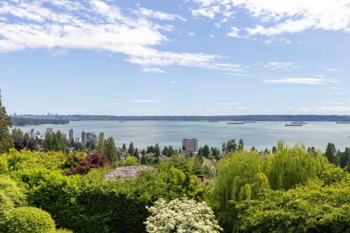 2370 Queens Avenue, West Vancouver, BC 