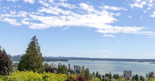 2370 Queens Avenue, West Vancouver, BC 
