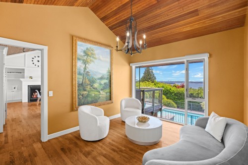 2370 Queens Avenue, West Vancouver, BC 