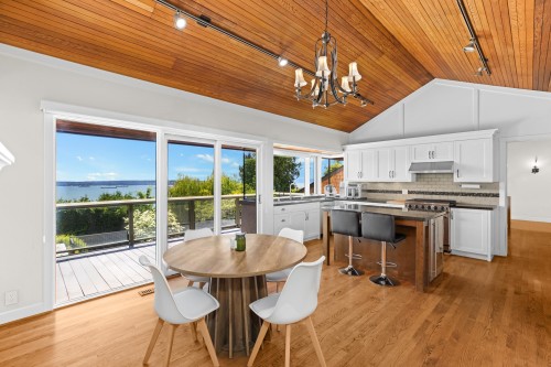 2370 Queens Avenue, West Vancouver, BC 
