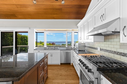 2370 Queens Avenue, West Vancouver, BC 