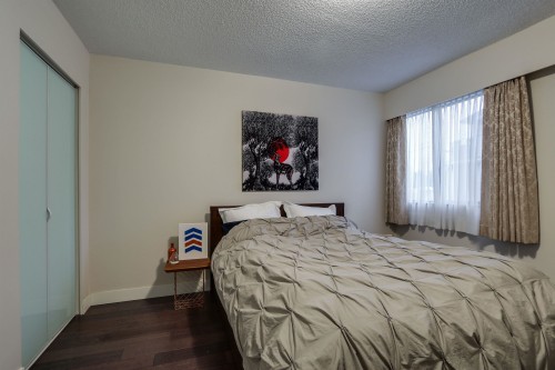203-1611 3Rd Avenue E, Vancouver, BC - Indoor Photo Showing Bedroom