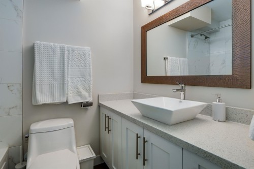 203-1611 3Rd Avenue E, Vancouver, BC - Indoor Photo Showing Bathroom