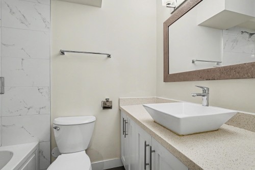 203-1611 3Rd Avenue E, Vancouver, BC - Indoor Photo Showing Bathroom