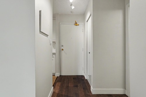 203-1611 3Rd Avenue E, Vancouver, BC - Indoor Photo Showing Other Room