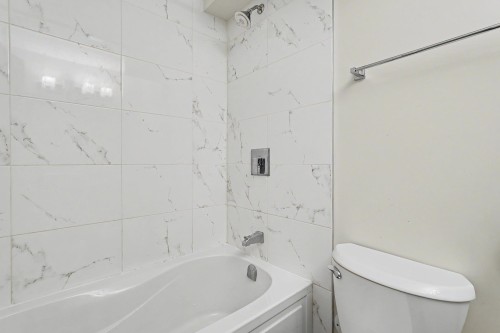 203-1611 3Rd Avenue E, Vancouver, BC - Indoor Photo Showing Bathroom