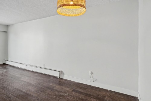 203-1611 3Rd Avenue E, Vancouver, BC - Indoor Photo Showing Other Room