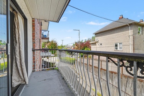 203-1611 3Rd Avenue E, Vancouver, BC - Outdoor With Exterior