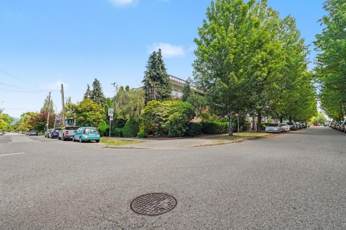 203-1611 3Rd Avenue E, Vancouver, BC - Outdoor