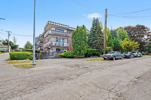 203-1611 3Rd Avenue E, Vancouver, BC - Outdoor