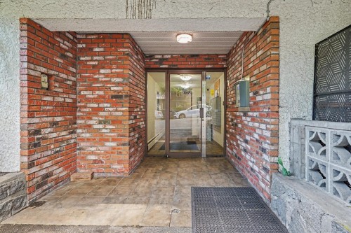 203-1611 3Rd Avenue E, Vancouver, BC - Outdoor