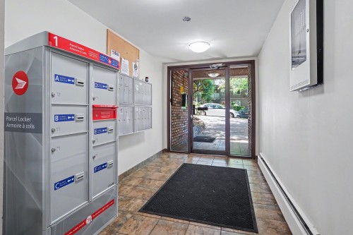 203-1611 3Rd Avenue E, Vancouver, BC - Indoor