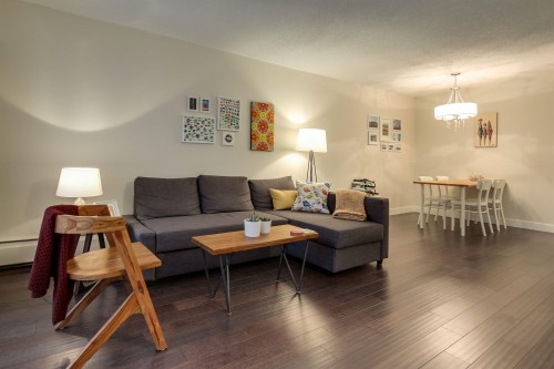 203-1611 3Rd Avenue E, Vancouver, BC - Indoor Photo Showing Living Room