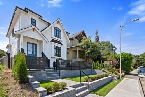 2-62 21St Avenue E, Vancouver, BC 