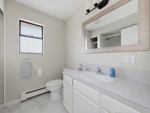 1390 Eastlawn Drive, Burnaby, BC - Indoor Photo Showing Bathroom