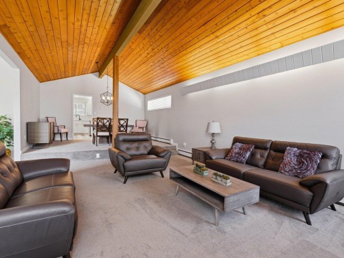 1390 Eastlawn Drive, Burnaby, BC - Indoor Photo Showing Living Room