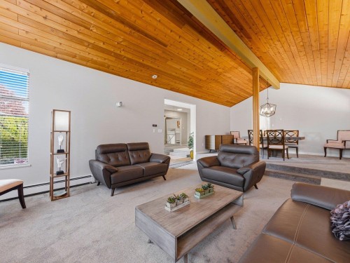 1390 Eastlawn Drive, Burnaby, BC - Indoor Photo Showing Living Room