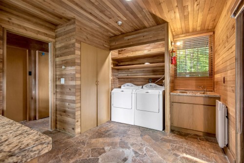 5225 Coombe Lane, Belcarra, BC - Indoor Photo Showing Laundry Room