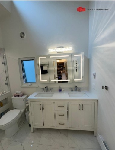 5620 Larson Place, Vancouver, BC 
