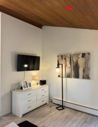 5620 Larson Place, Vancouver, BC 