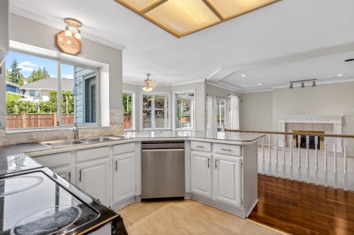 654 Walnut Place, Coquitlam, BC 