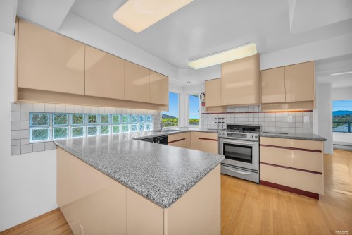 870 Leyland Street, West Vancouver, BC 