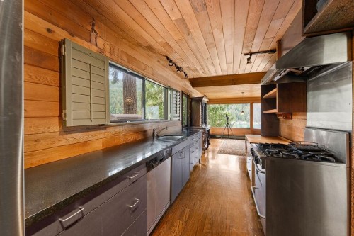 4678 Eastridge Road, North Vancouver, BC 