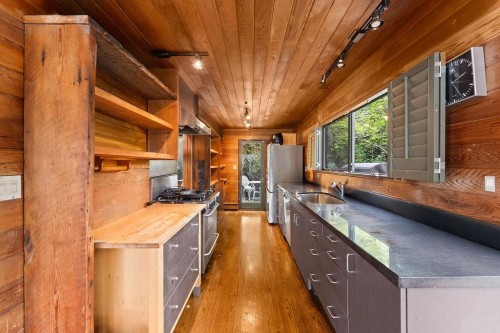 4678 Eastridge Road, North Vancouver, BC 